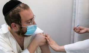Израиль почти завершил вакцинацию взрослого населения от COVID-19