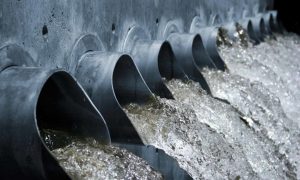 Еврокомиссия призвала государства проверять сточные воды для борьбы с коронавирусами