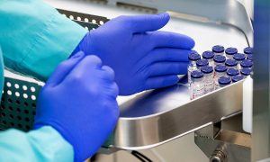 Украина поддержала планы США снять ограничение на производство вакцин в мире