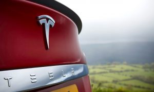 Tesla отменила запуск своего самого быстрого электромобиля