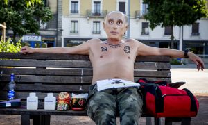 Противники Путина протестовали в Женеве накануне саммита с президентом США