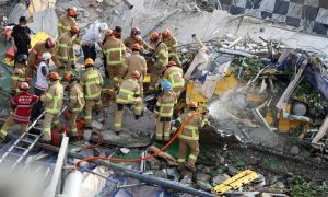 В Южной Корее дом обрушился на автобус: погибли девять человек