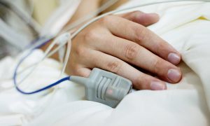 Женщина проснулась после 10 месяцев в коме. Она попала в больницу на 7 месяце беременности