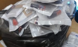 Фото: прикордонники заблокували контрабанду ліків на півмільйона