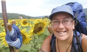 Британка пішки пройшла 8 тисяч кілометрів: від Києва до Уельсу