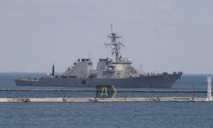 Фото: в одесский порт вошел американский ракетный эсминец «Росс»
