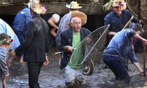 Суд в Германии отменил запрет на участие женщин в праздновании Дня рыбаков