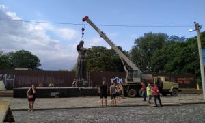 Во Львове завершили многолетний демонтаж советского Монумента славы