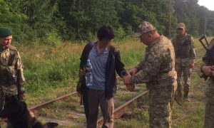 Пограничники задержали за Львовом беглеца из Северной Кореи – фото