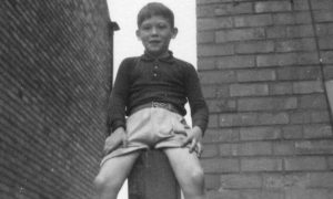 Трубочисты нашли в дымоходе письмо Санте, пролежавшее там 60 лет. Автора рождественского послания удалось отыскать