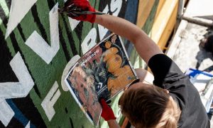 У Будапешті створили мурал, який може замінити дерева — він очищує повітря