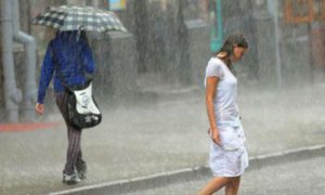 Фото: в Одесі через сильний дощ затоплено магістральні вулиці