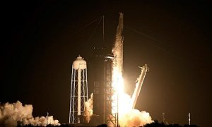 К МКС отправился грузовой корабль SpaceX. Он доставит более 2 тонн материалов, в частности для научных экспериментов
