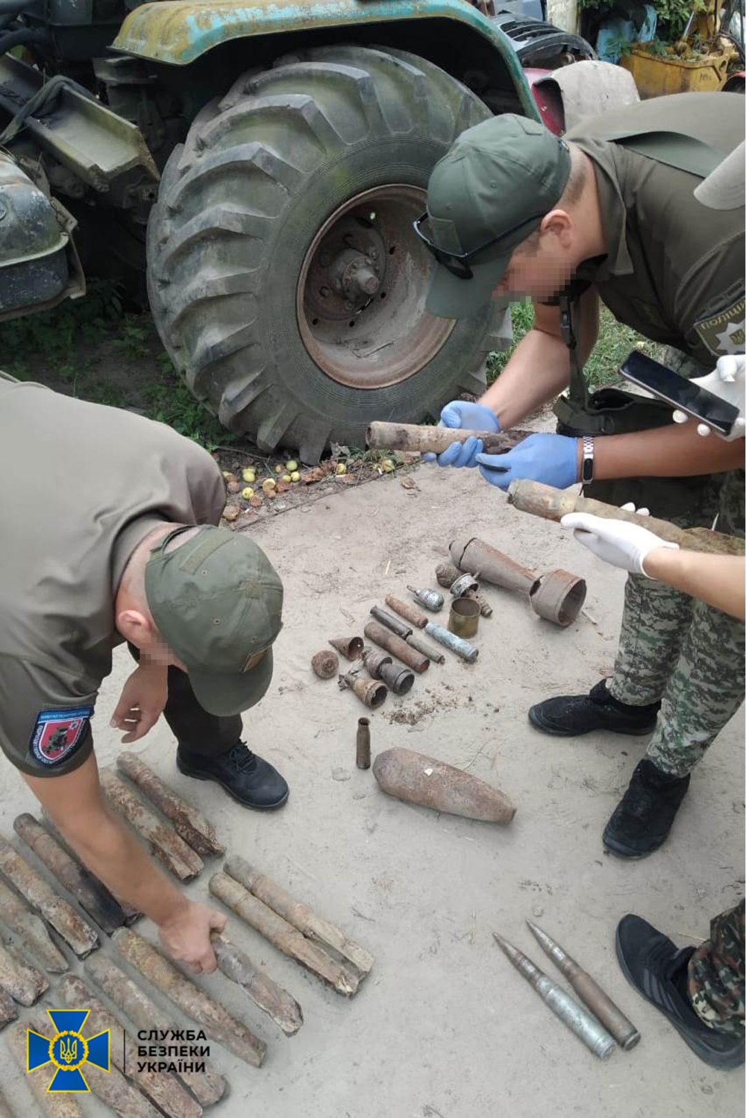 Фото: на Житомирщине «черные копатели» устроили незаконную торговлю тротилом
