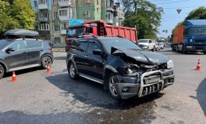 В Одессе внедорожник опрокинул автомобиль скорой помощи