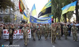 Фото, видео: в Киеве прошел марш защитников Украины