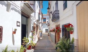 В селе в Испании хотят сохранить традицию вечерних разговоров на улице. Для этого надеются на защиту ЮНЕСКО