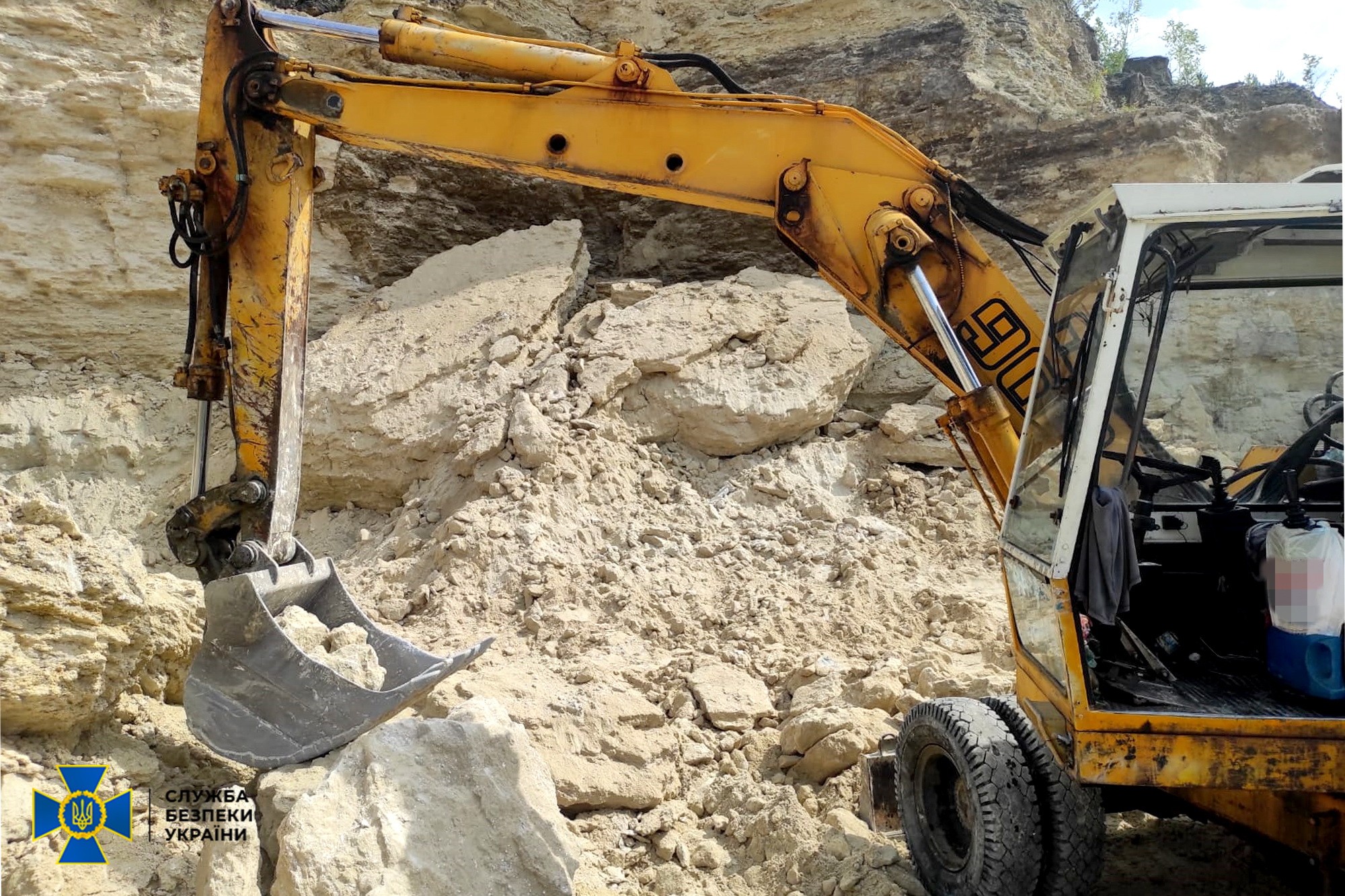 Фото: у заповіднику на Тернопільщині нелегально добували корисні копалини