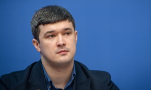 Минцифры первым в Украине начнет выдавать зарплаты виртуальной гривной