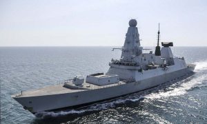 Названо имя чиновника, который забыл на остановке секреты об эсминце Defender