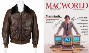 Куртку Стива Джобса и один из первых компьютеров Apple пустят с молотка