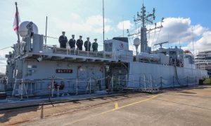 Фото: в Британии ритуально простились с кораблями, которые передадут Украине