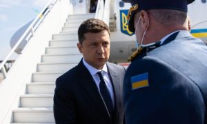 Фото: в Кишиневе Зеленский посетил парад и встретился с тремя президентами