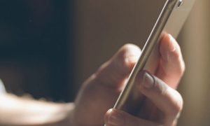 Минобороны Литвы советует избавляться от китайских смартфонов