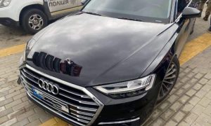 Появились фото обстрелянной машины помощника Зеленского