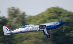 Видео: электросамолет Rolls-Royce совершил первый полет