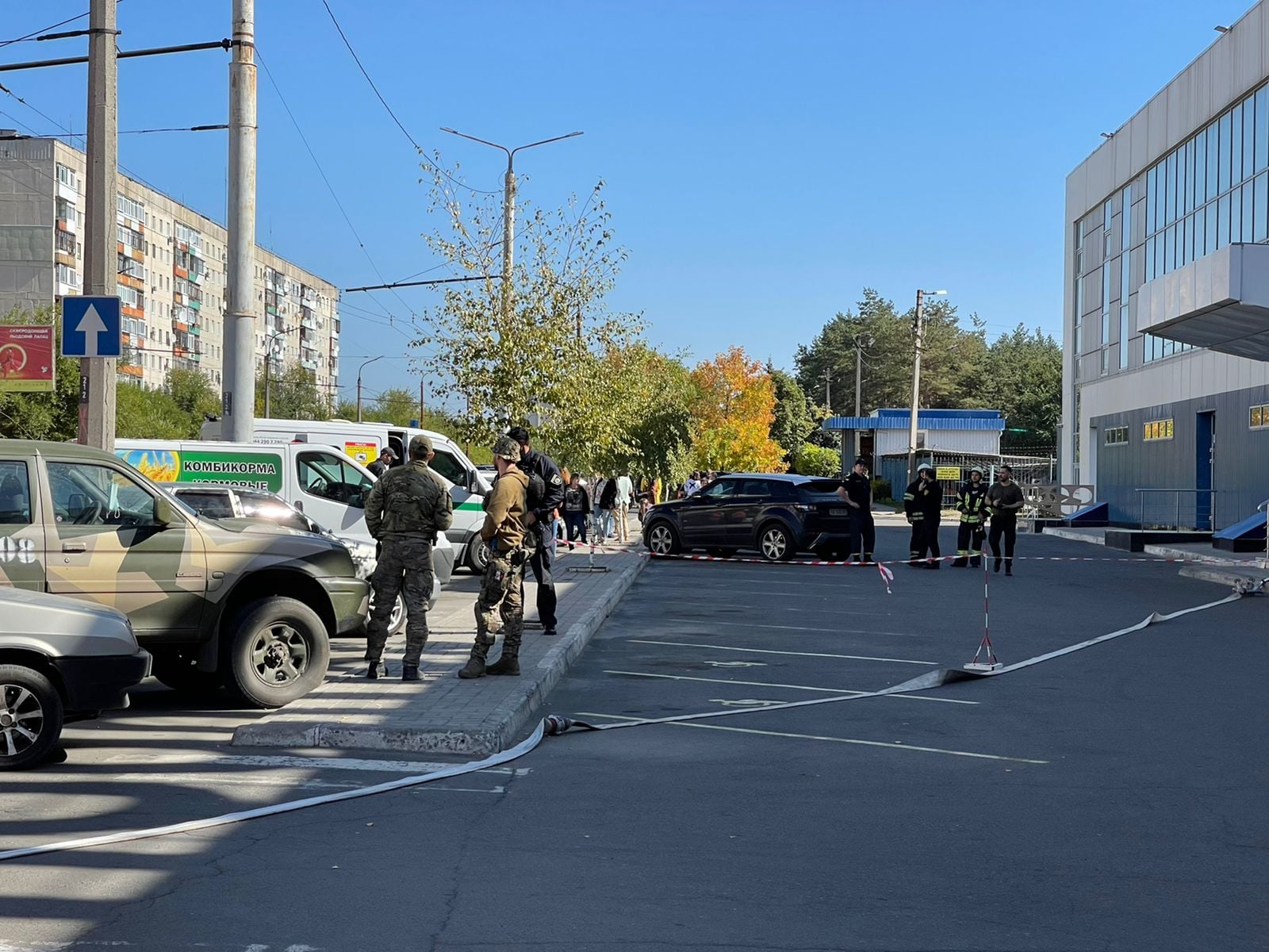 Полиция ищет взрывчатку на АЗС и промышленных предприятиях Луганской области