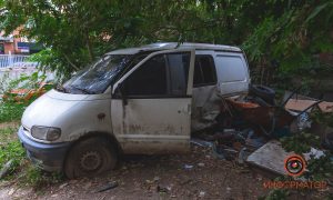 Антисанитария и мусор: в Днепре 20-летний парень умер в автодоме, в котором жил (фото)