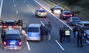 Фото: в Германии неизвестный захватил в заложники пассажиров автобуса