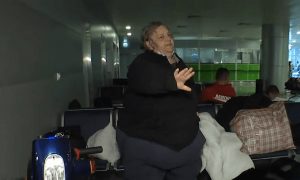 Американец, который живет в аэропорту: чрезвычайное приключение в Борисполе продолжается уже месяц