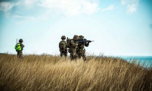 Фото: украинско-британские войска сбросили в море вражеский «десант» в Приазовье