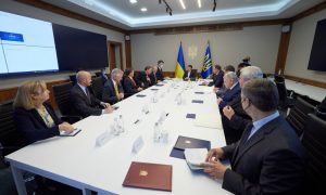 «Поддерживаем в борьбе с РФ»: Украину посетила делегация конгрессменов США