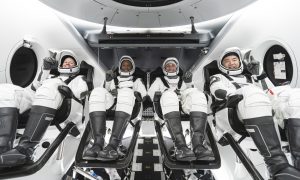 Корабль SpaceX с первым гражданским экипажем вернулся на Землю