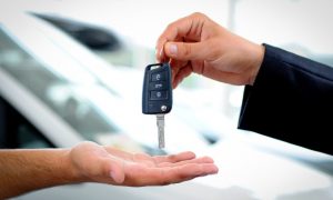 Эксперты подсчитали, как курс доллара повлиял на стоимость новых автомобилей