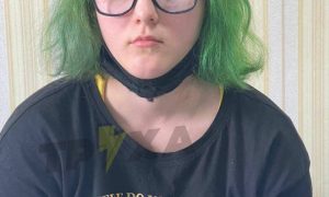 Опубликовано фото девушки, которая расстреляла учителей из арбалета