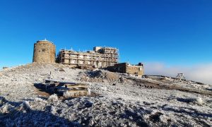 На горе Пип Иван в Карпатах - первые морозы. Температура опустилась до -6 ° С