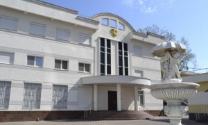 Фото: в Одессе «атаковали» Генконсульство России «кровавыми пакетами»