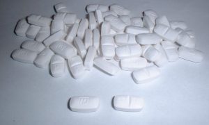 Видео: наркозависимые штурмуют киевские аптеки