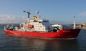 Фото: в Черное море вошло судно ледового класса James Clark Ross