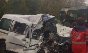 Фото: во Львовской области в результате столкновения военного грузовика и легковушки погибли люди