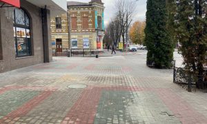 Фото: в центре Хмельницкого правоохранители проверяли подозрительный чемодан