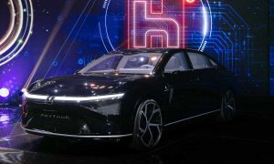 Крупнейший производитель iPhone представил три электромобиля