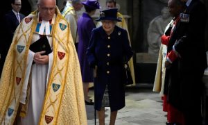 Фото: у королевы Елизаветы II ощутимо пошатнулось здоровье