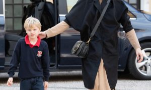 После шести месяцев лечения в ЮАР. Княгиня Шарлен вернулась в Монако