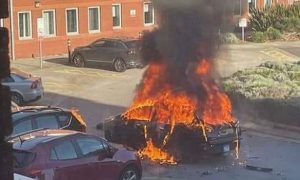 В Ливерпуле таксист предотвратил теракт, закрыв смертника в авто