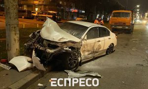Фото: у Києві сталась масштабна аварія з легковиком і КАМАЗом